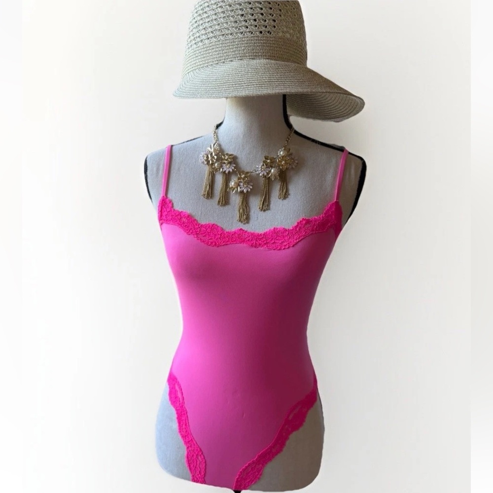 New SKIMS Pink Cami Lace trim Bodysuit NWT Small